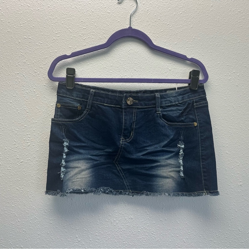 Chic Frayed Hem Denim Mini Skirt